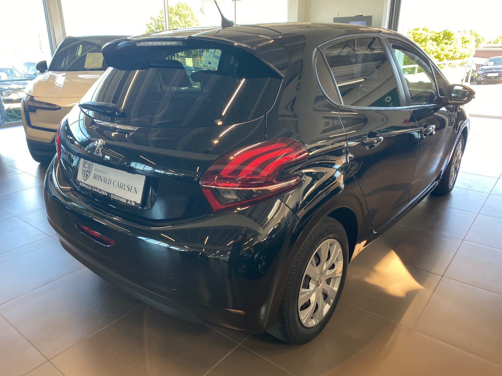 Sort Peugeot 208 fra 2018