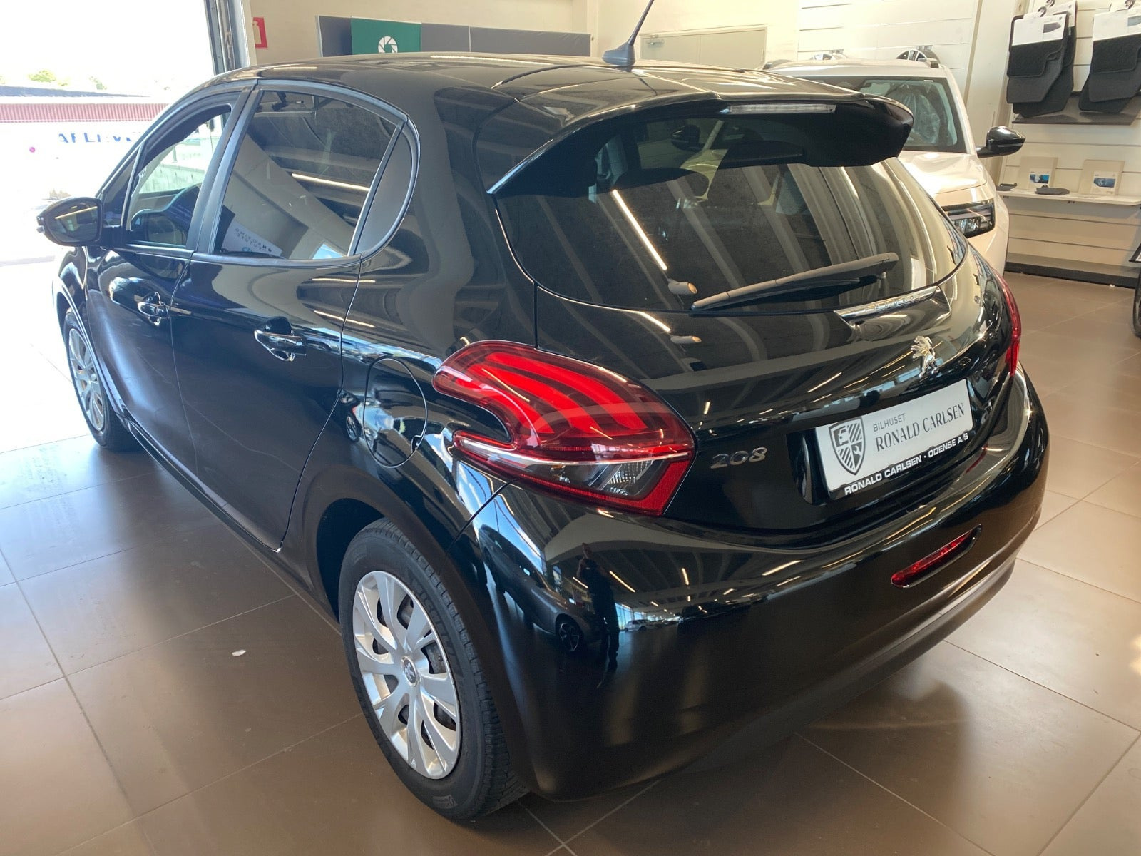 Sort Peugeot 208 fra 2018