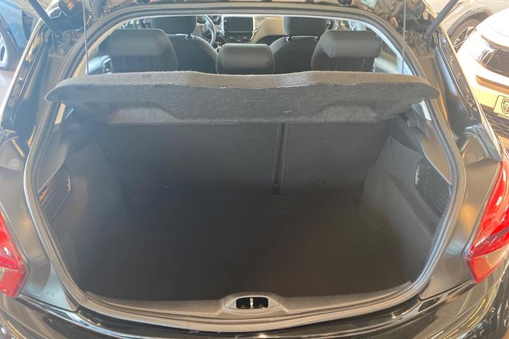 Sort Peugeot 208 fra 2018