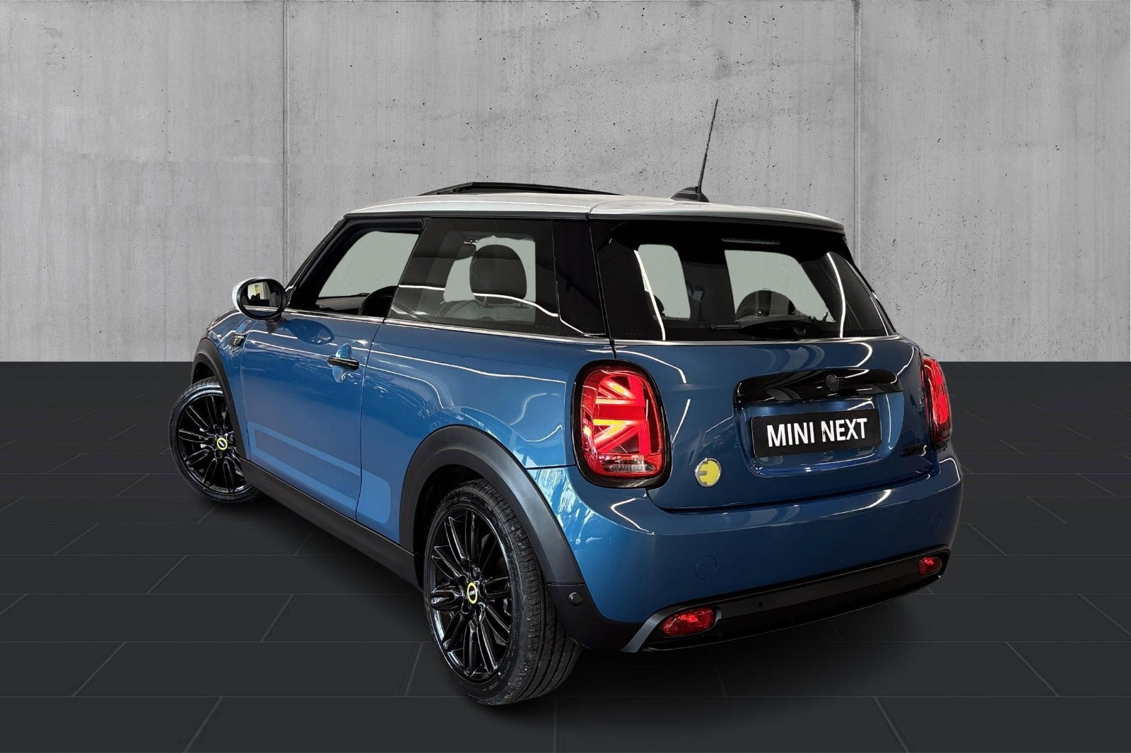 Blå Mini Cooper SE fra 2021