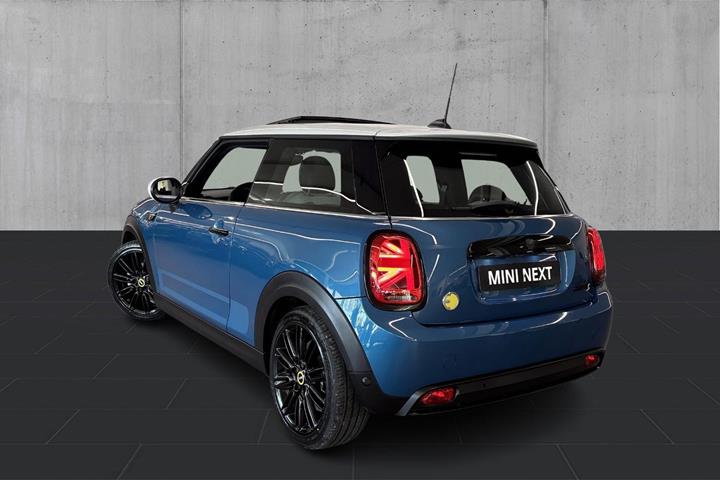 Blå Mini Cooper SE fra 2021