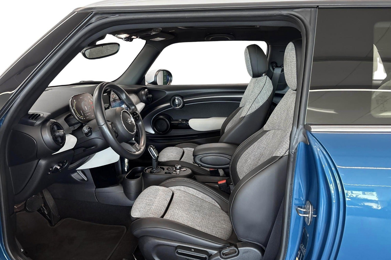 Blå Mini Cooper SE fra 2021