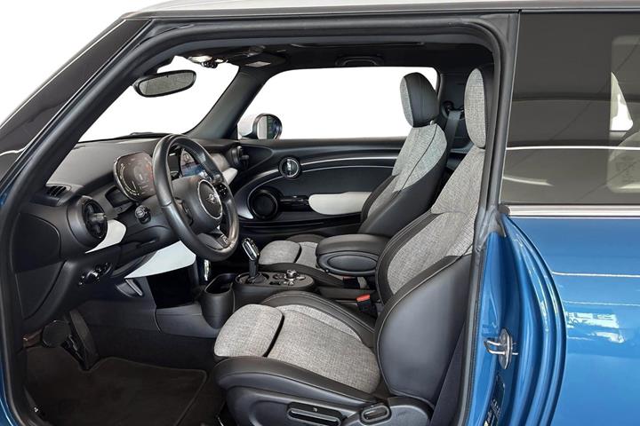Blå Mini Cooper SE fra 2021