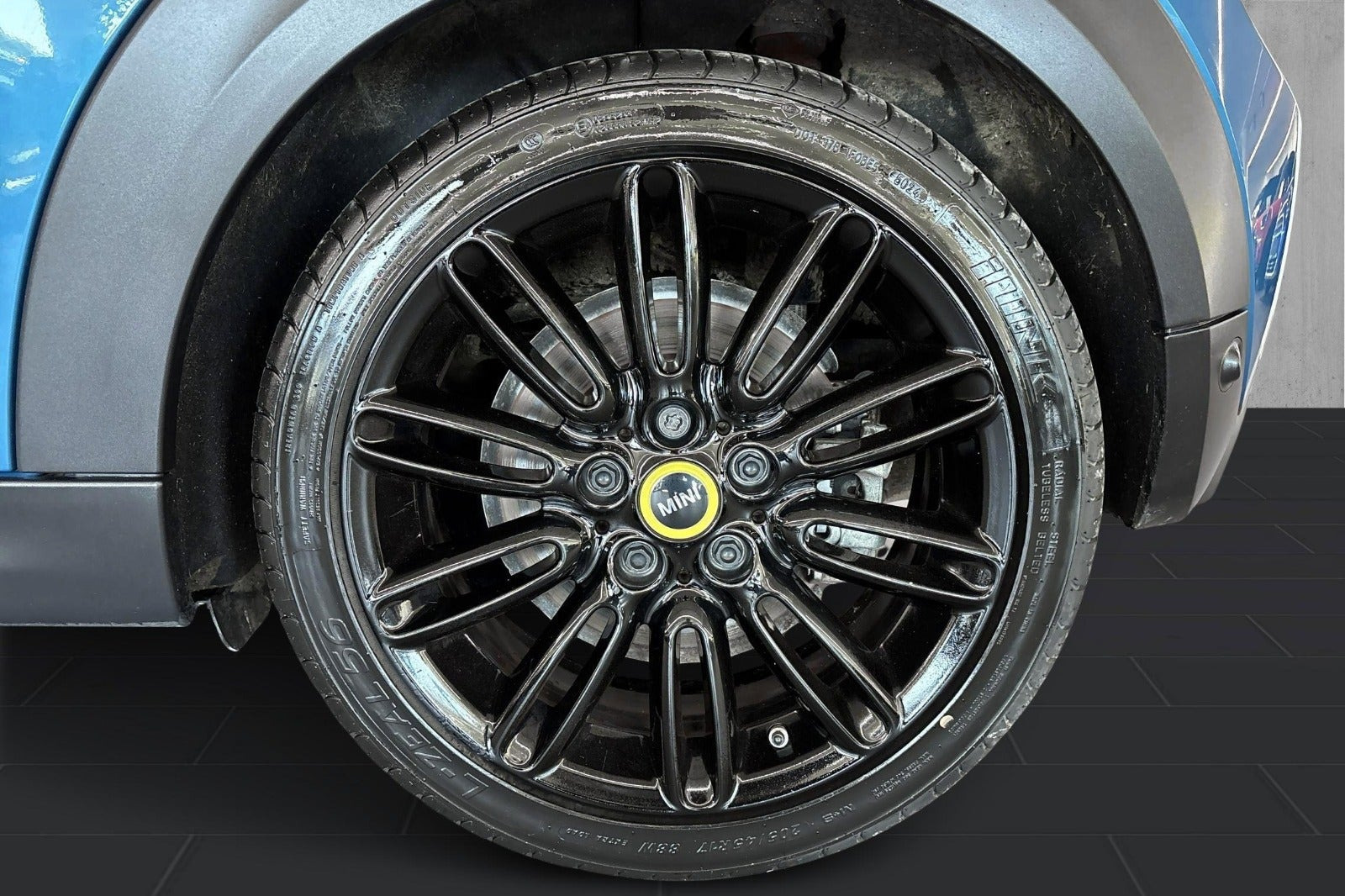 Blå Mini Cooper SE fra 2021