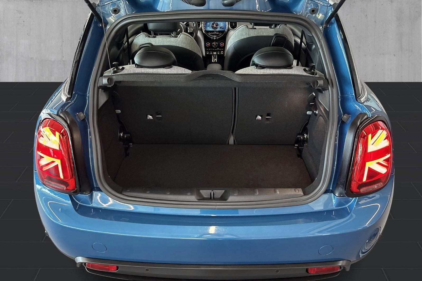 Blå Mini Cooper SE fra 2021
