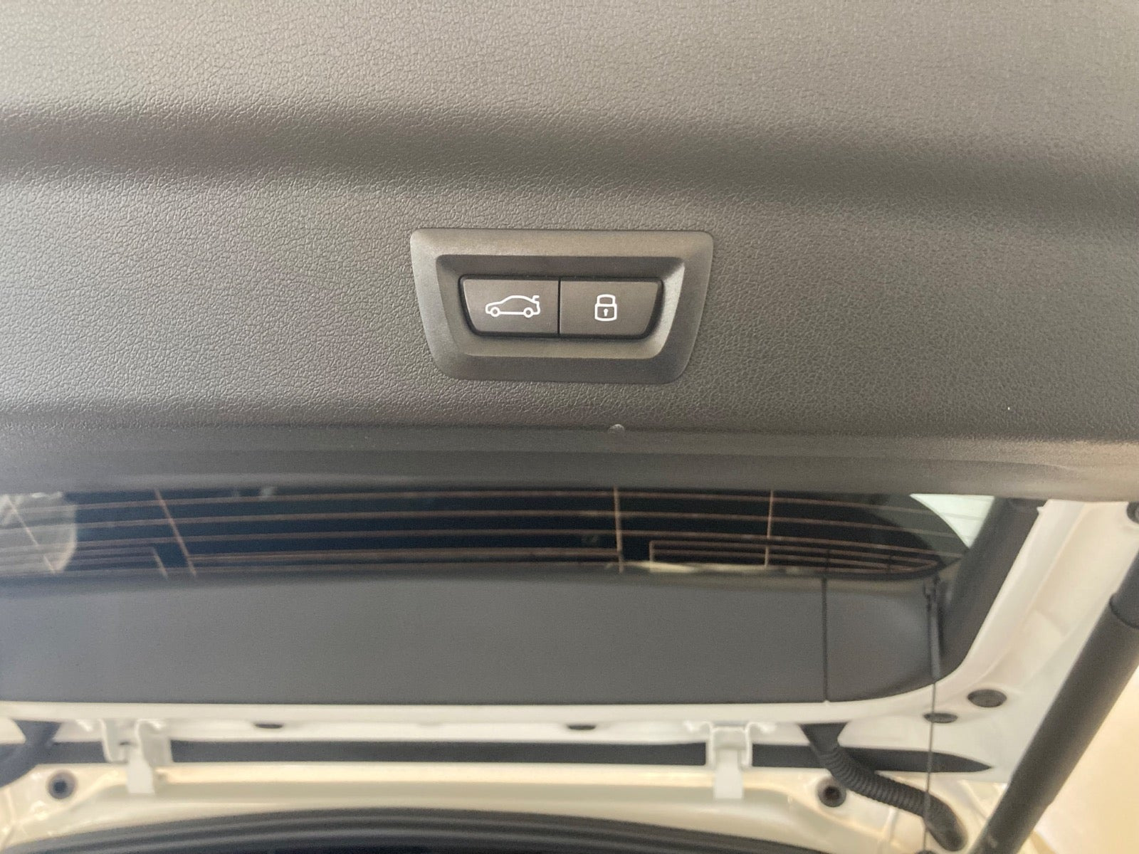 Hvid BMW iX1 fra 2025