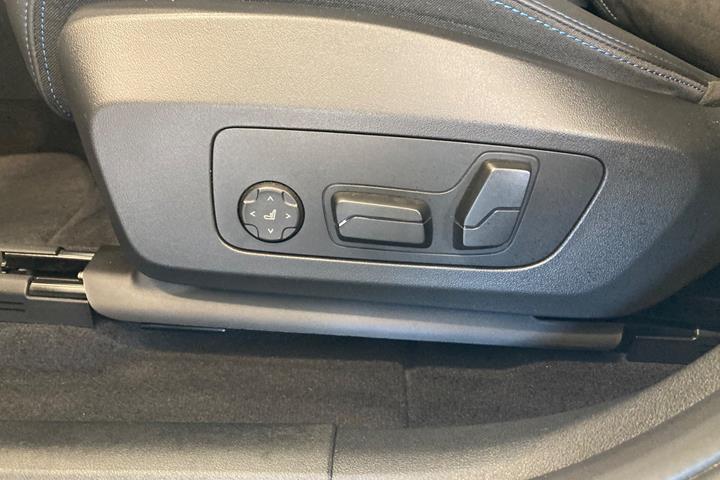 Hvid BMW iX1 fra 2025