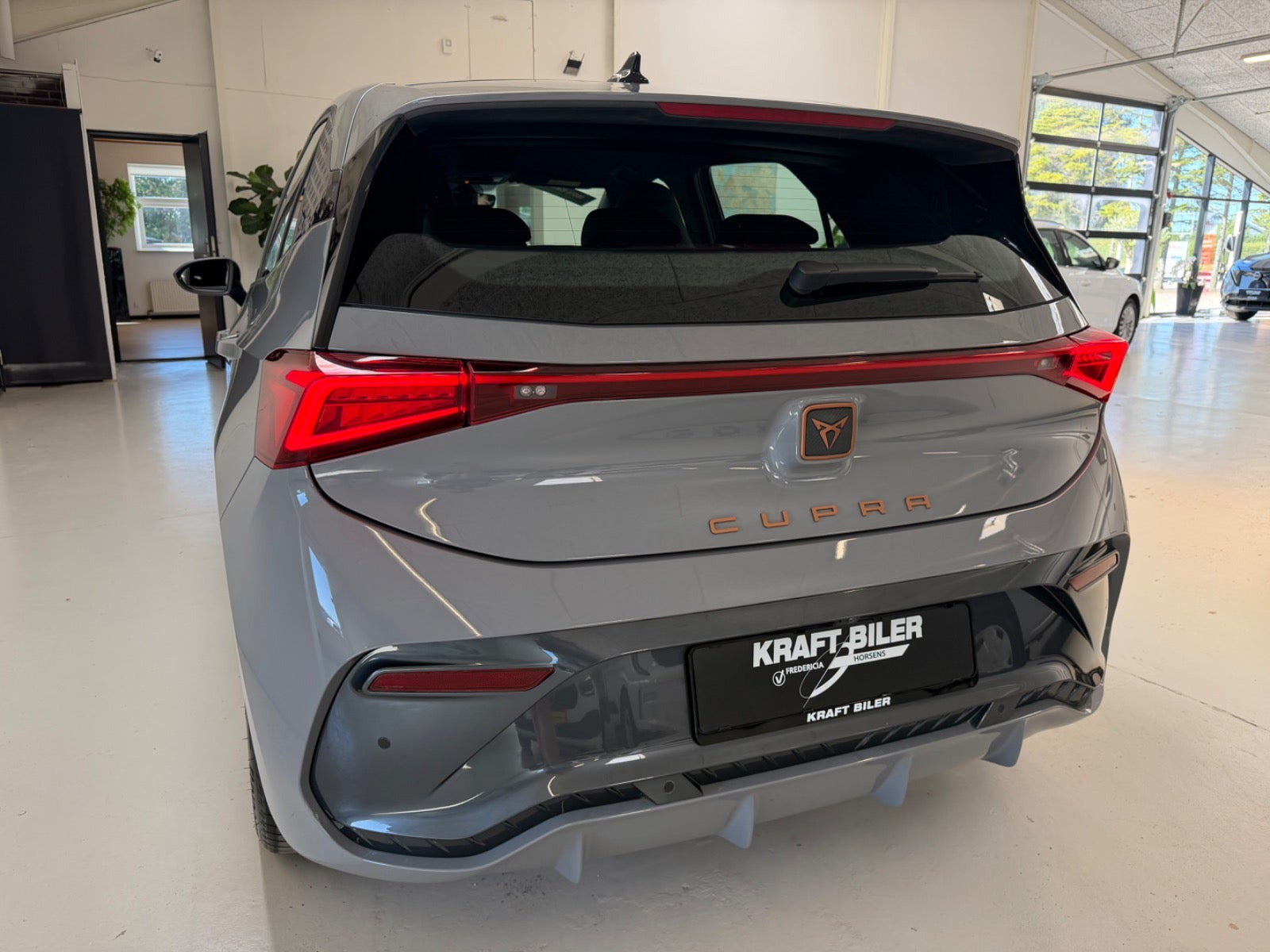 Grå Cupra Born fra 2024