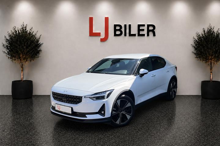 Hvid Polestar 2 fra 2023 set udefra