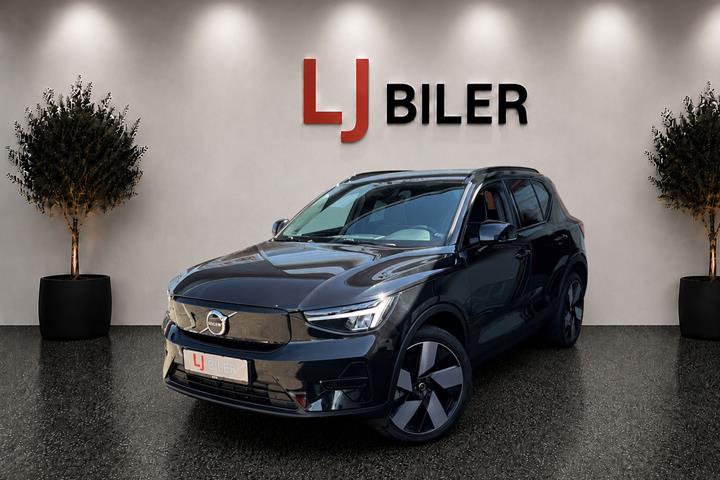 Sort Volvo XC40 fra 2023 set udefra