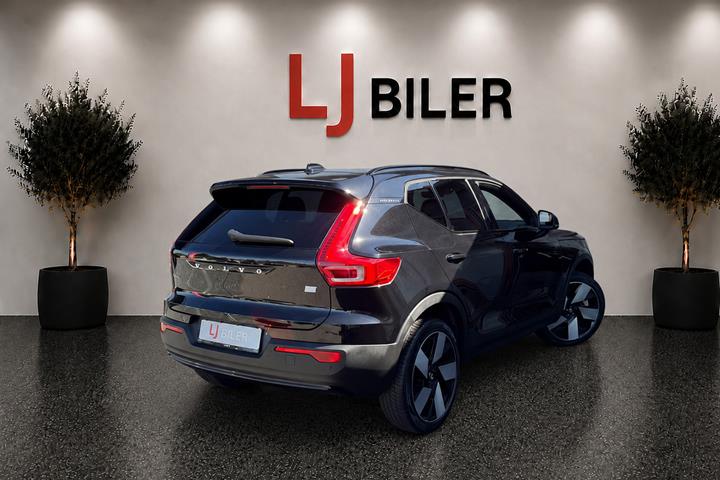 Sort Volvo XC40 fra 2023