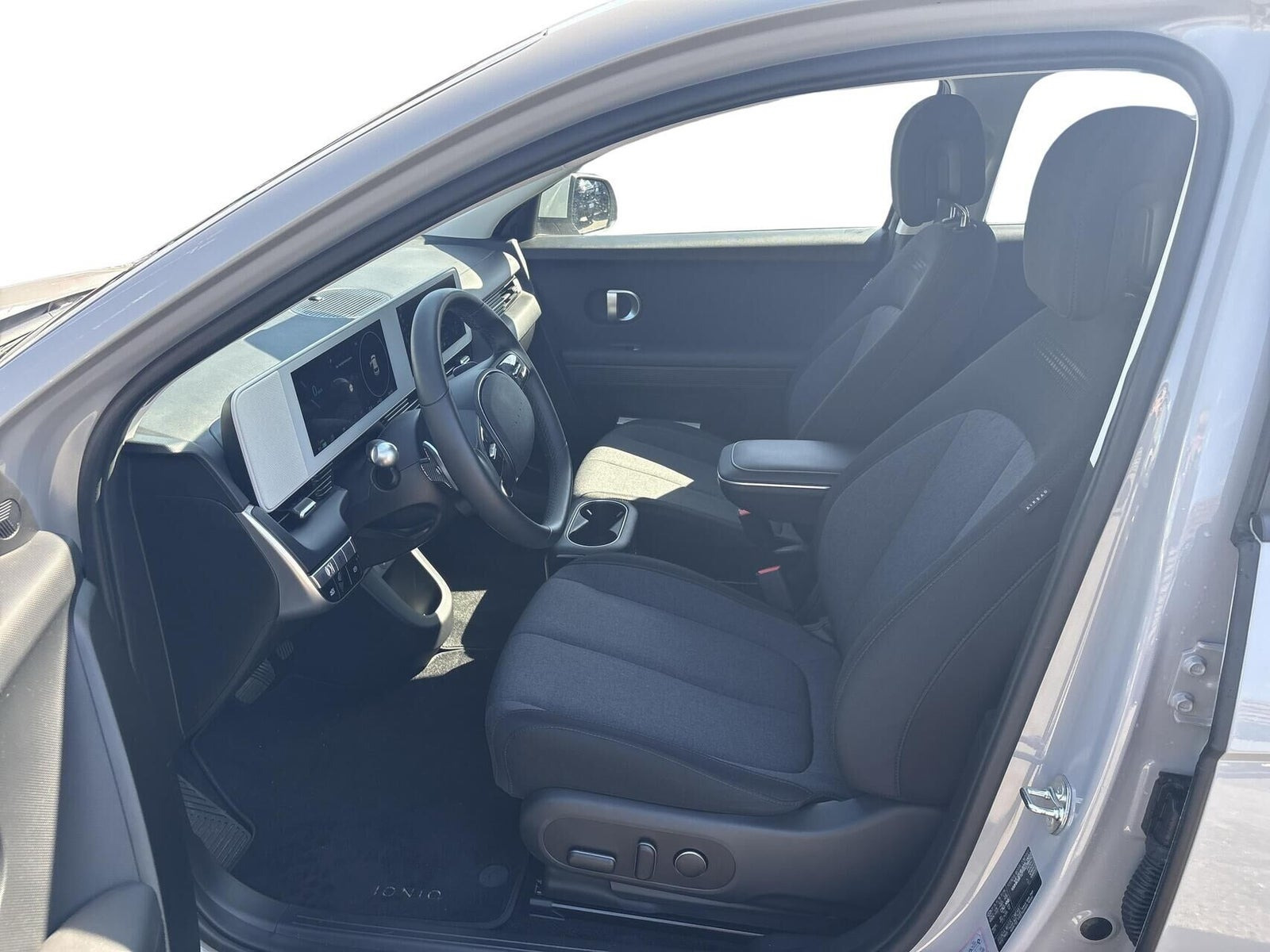 Beige Hyundai Ioniq 5 fra 2024