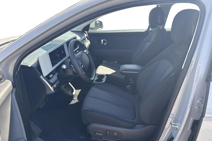 Beige Hyundai Ioniq 5 fra 2024