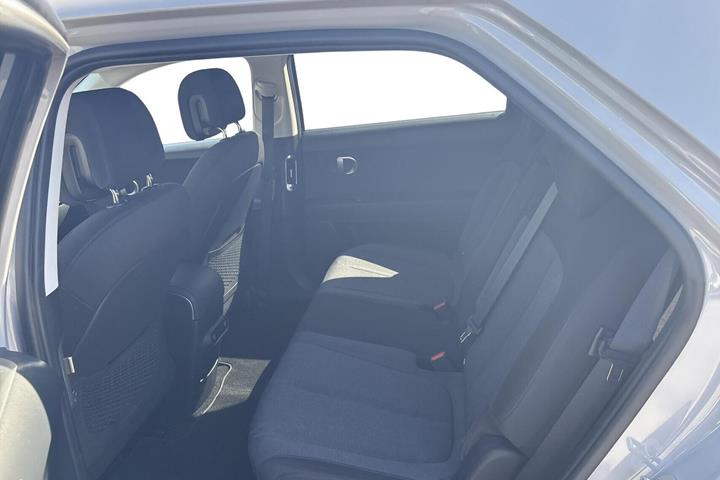Beige Hyundai Ioniq 5 fra 2024