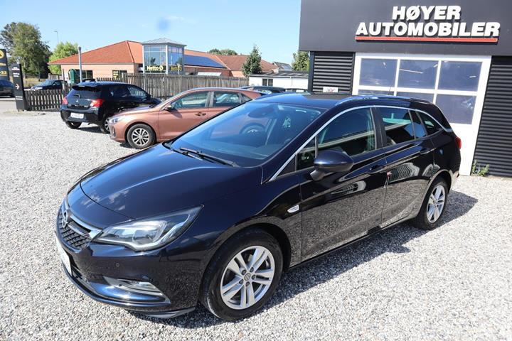 Blå Opel Astra fra 2019 set udefra