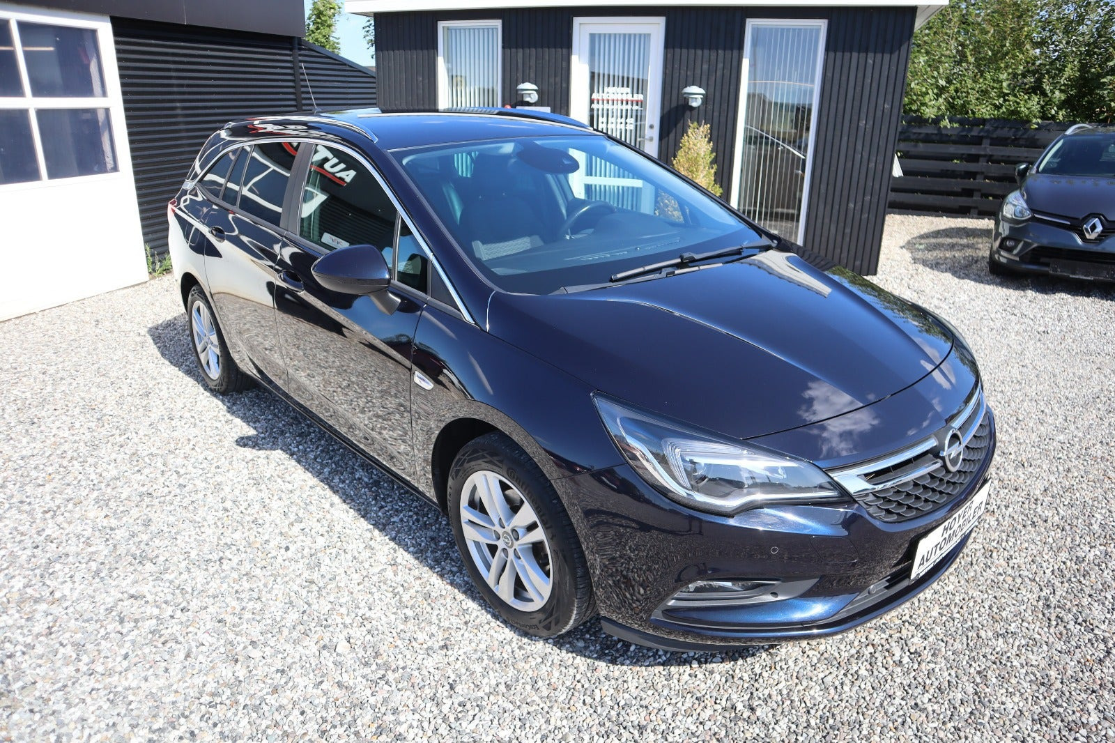 Blå Opel Astra fra 2019