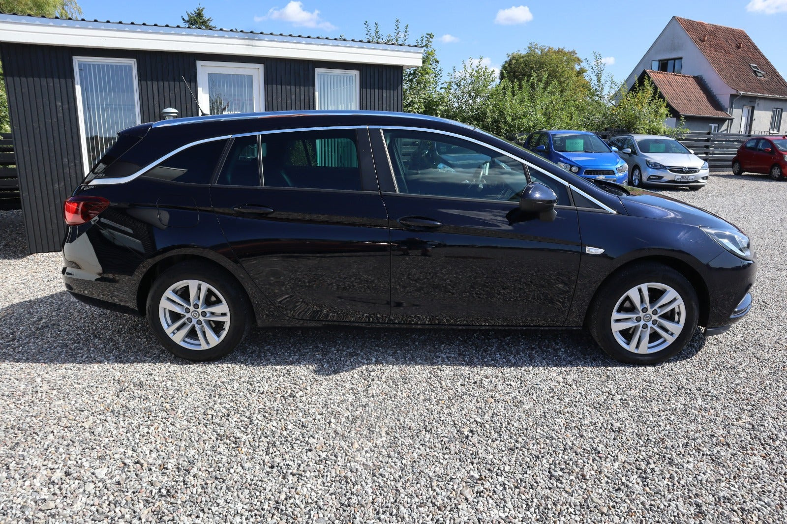 Blå Opel Astra fra 2019