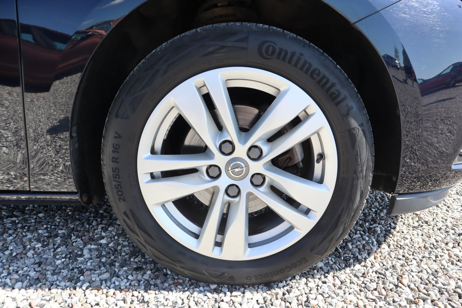 Blå Opel Astra fra 2019
