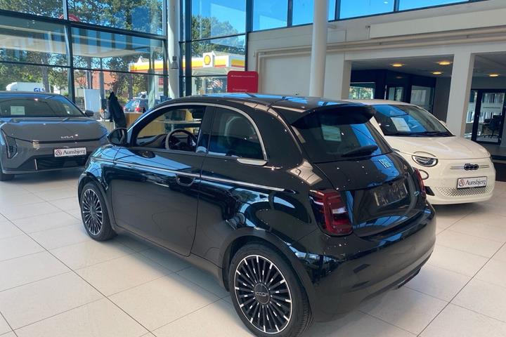 Sort Fiat 500e fra 2024