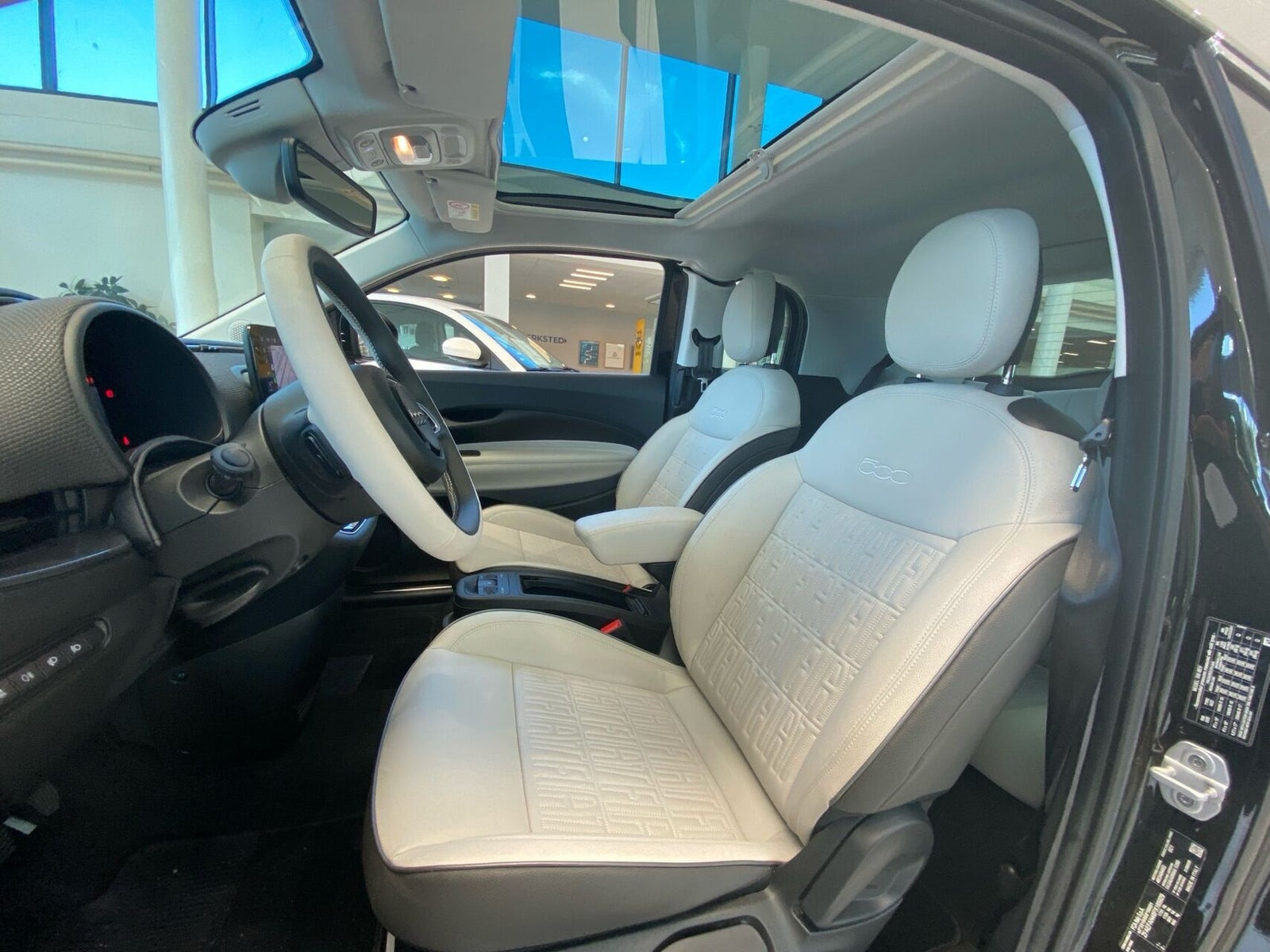 Sort Fiat 500e fra 2024