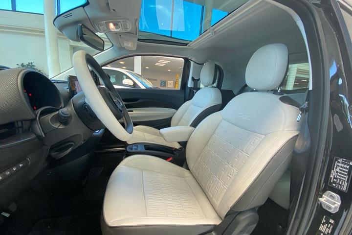 Sort Fiat 500e fra 2024