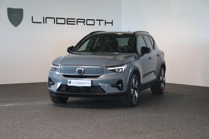 Grå Volvo XC40 fra 2023