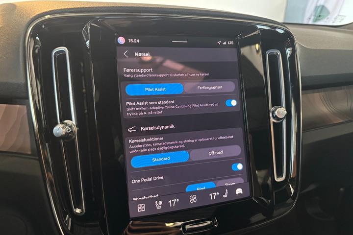 Grå Volvo XC40 fra 2023