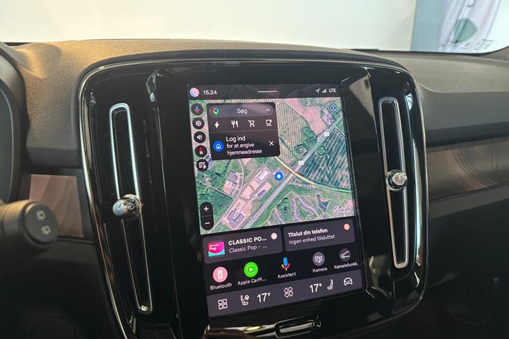 Grå Volvo XC40 fra 2023