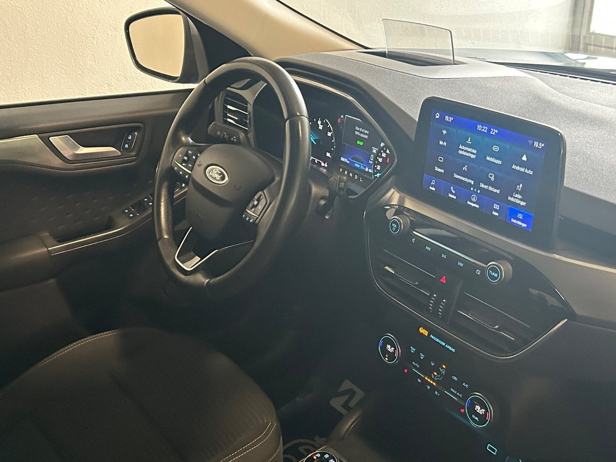 Blå Ford Kuga fra 2020