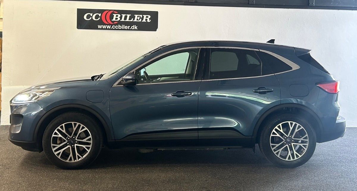 Blå Ford Kuga fra 2020