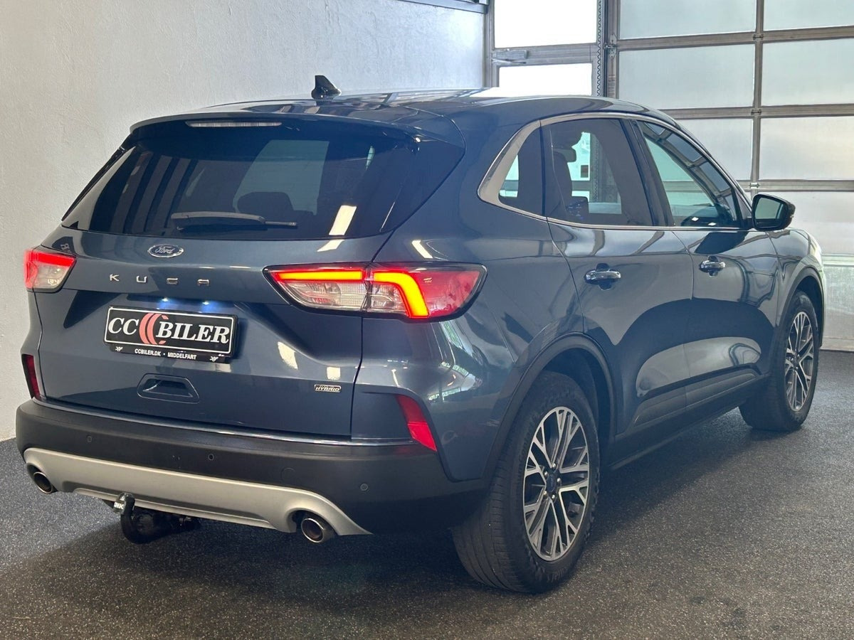 Blå Ford Kuga fra 2020