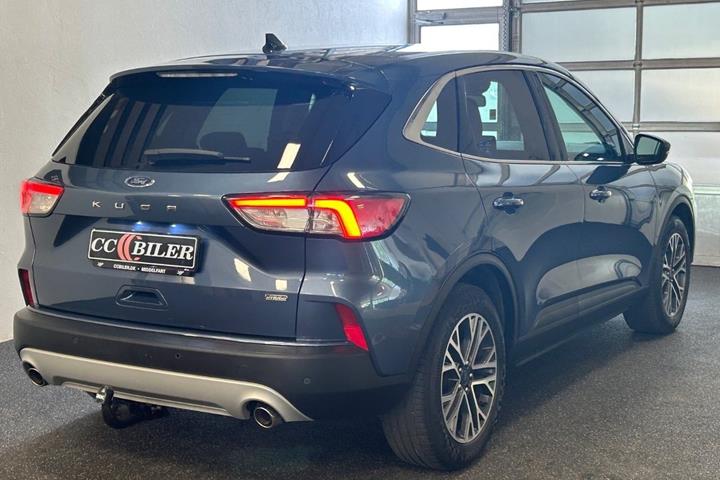 Blå Ford Kuga fra 2020