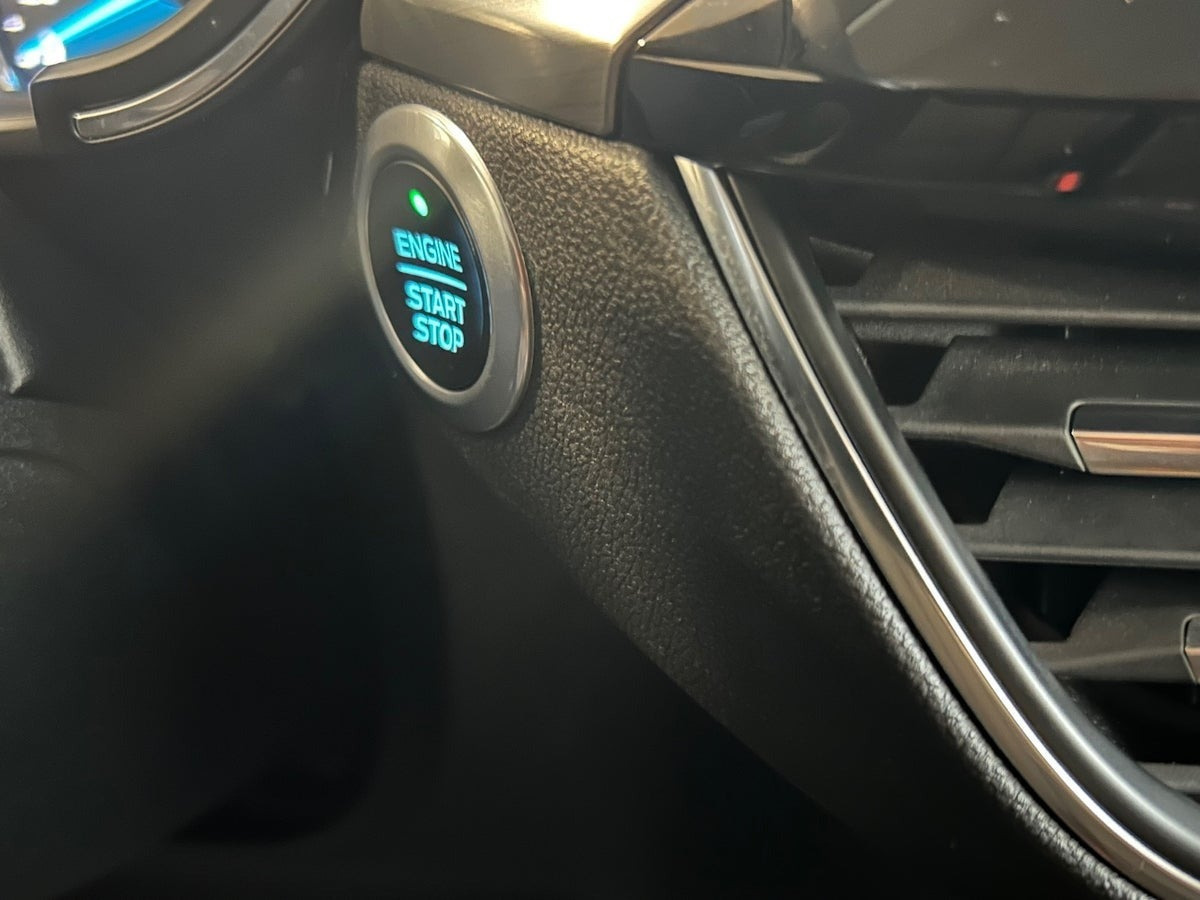 Blå Ford Kuga fra 2020