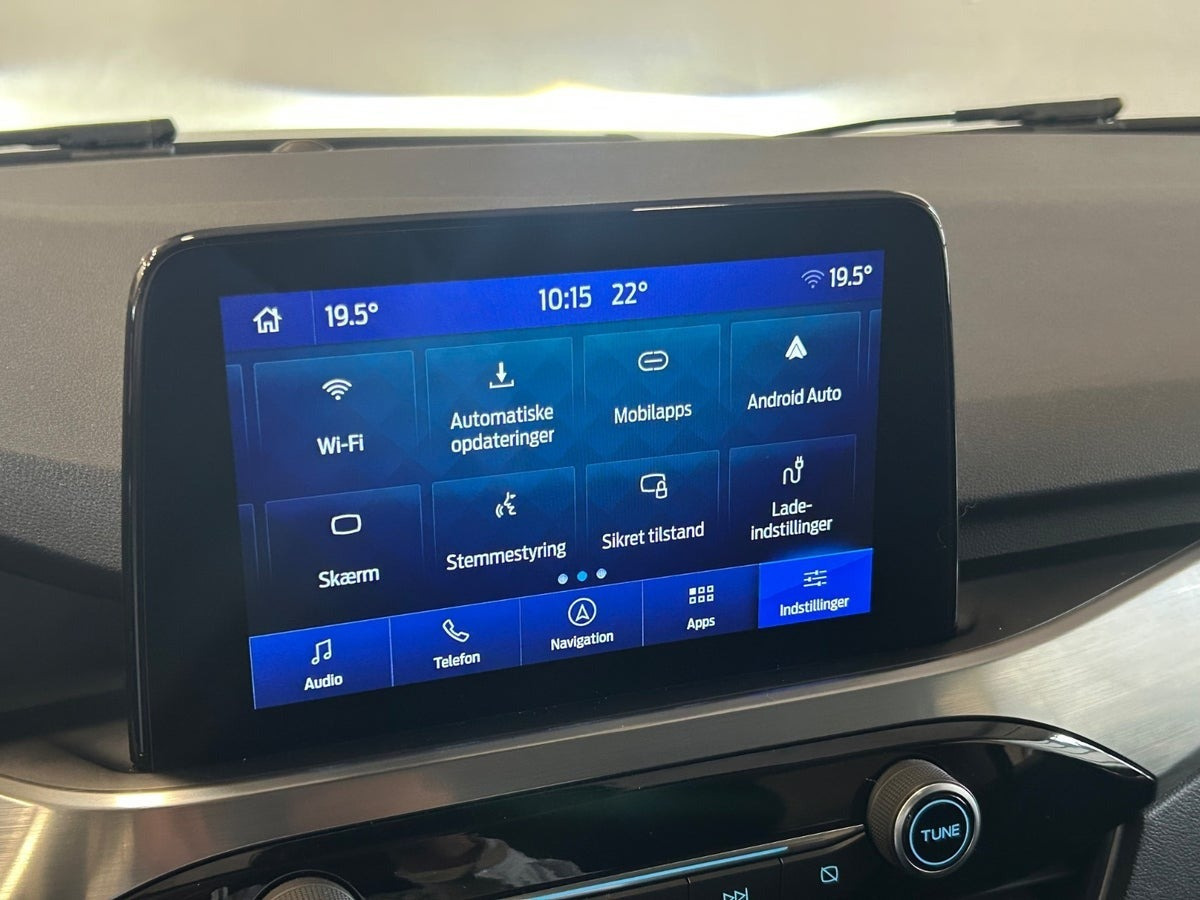 Blå Ford Kuga fra 2020