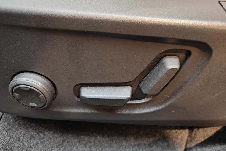 Sort Volvo C40 fra 2024