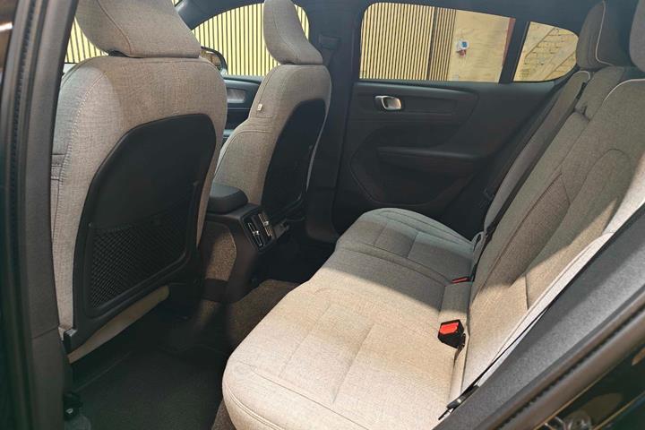 Sort Volvo C40 fra 2024