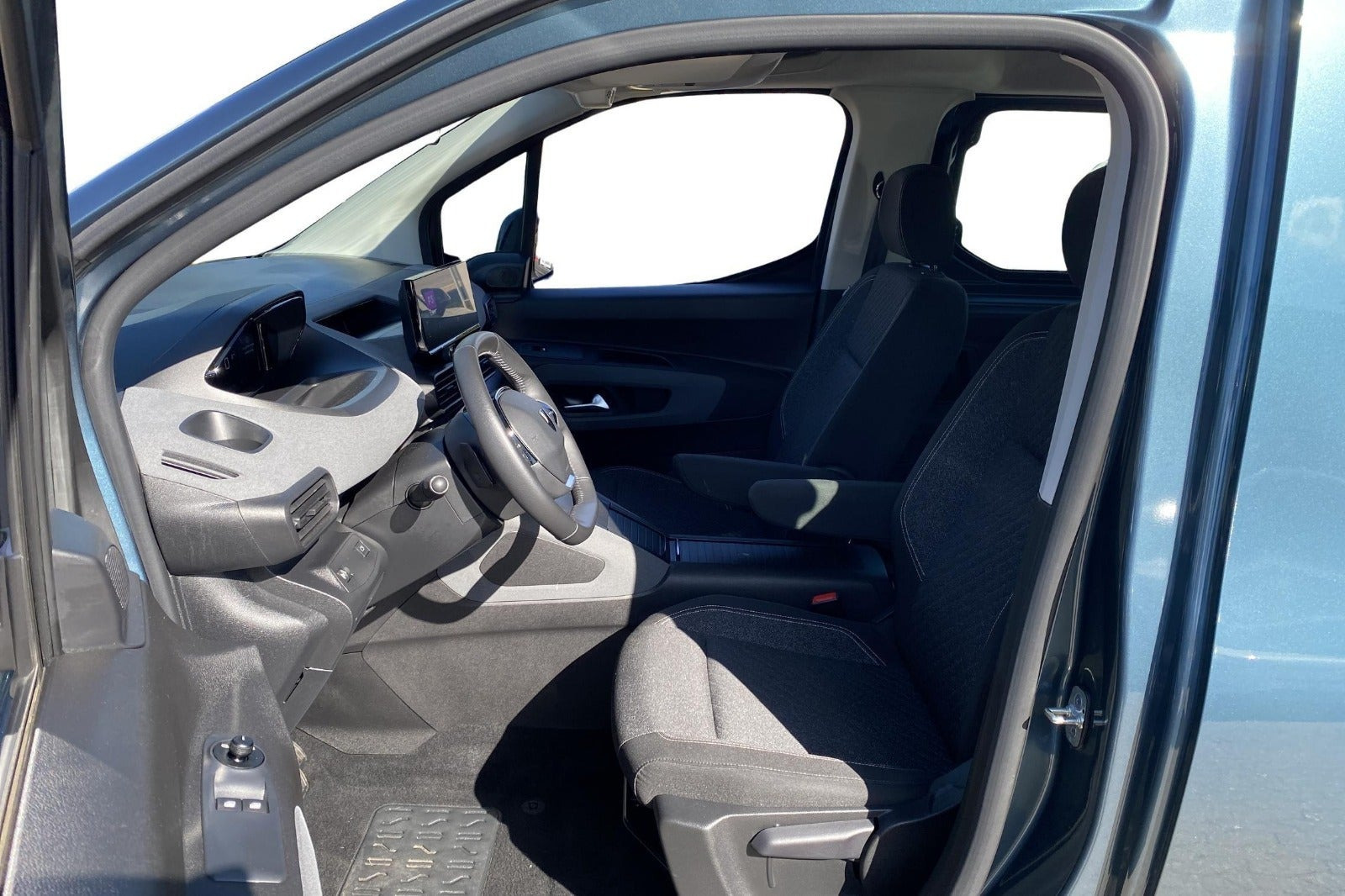 Blå Peugeot e-Rifter fra 2025