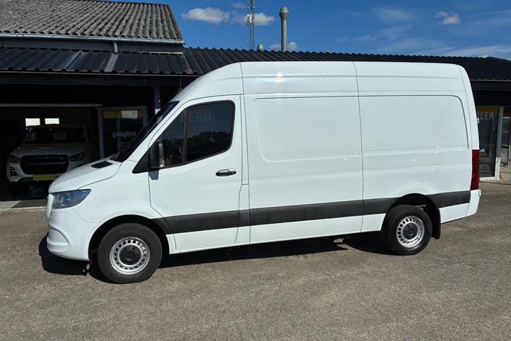 Hvid Mercedes Sprinter 317 fra 2023