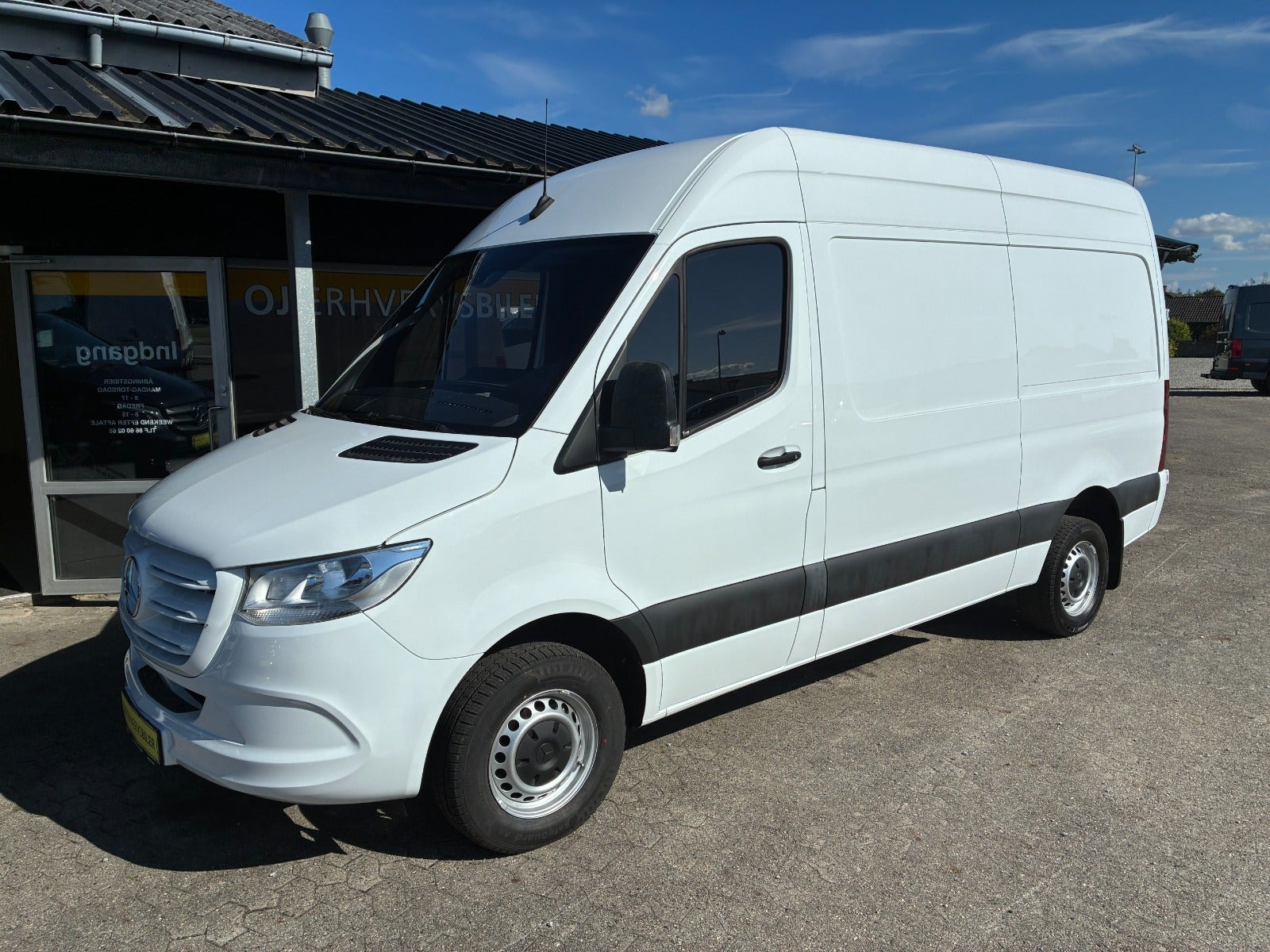Hvid Mercedes Sprinter 317 fra 2023