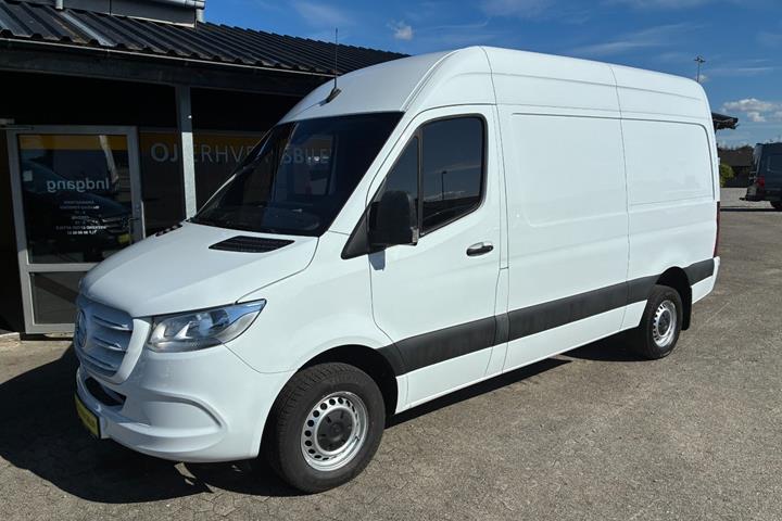 Hvid Mercedes Sprinter 317 fra 2023