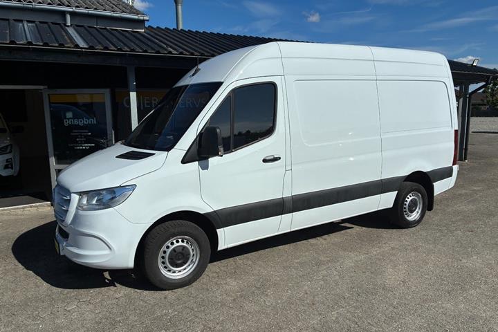Hvid Mercedes Sprinter 317 fra 2023