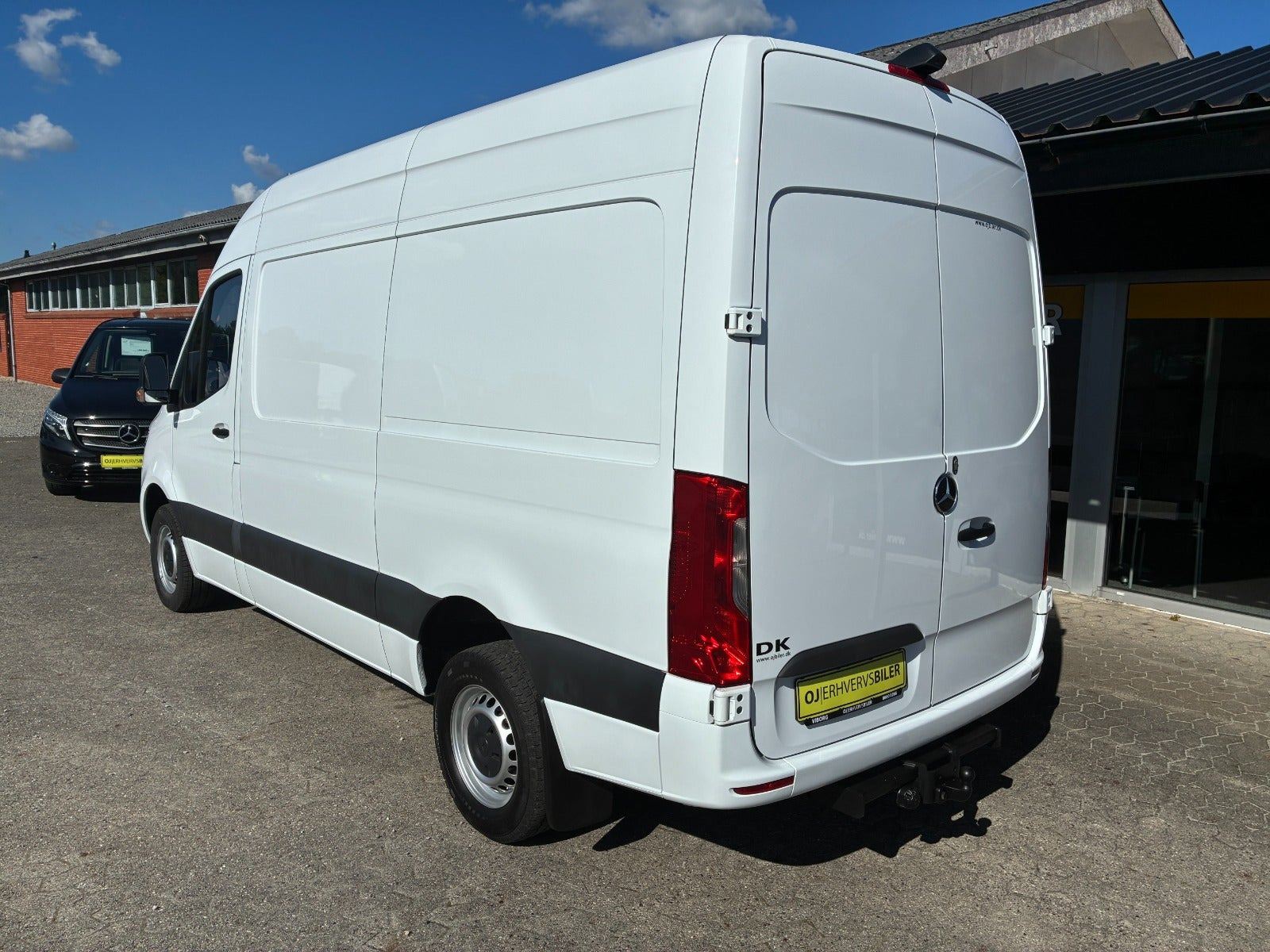 Hvid Mercedes Sprinter 317 fra 2023
