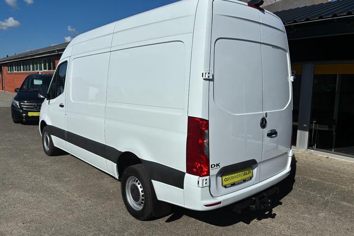 Hvid Mercedes Sprinter 317 fra 2023