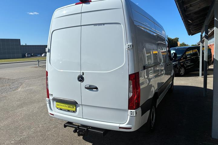 Hvid Mercedes Sprinter 317 fra 2023