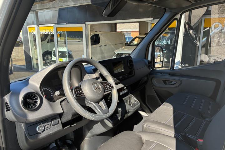 Hvid Mercedes Sprinter 317 fra 2023