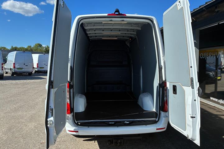 Hvid Mercedes Sprinter 317 fra 2023