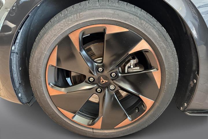 Grå Cupra Born fra 2024