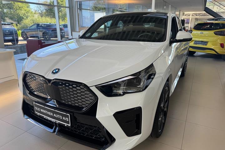 Hvid BMW iX2 fra 2025