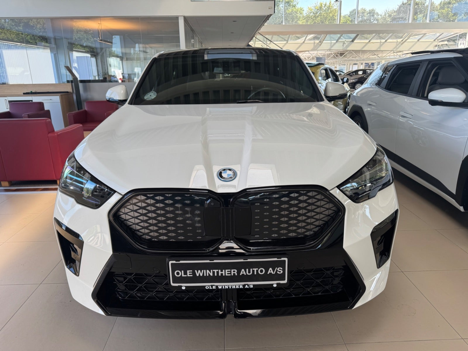 Hvid BMW iX2 fra 2025