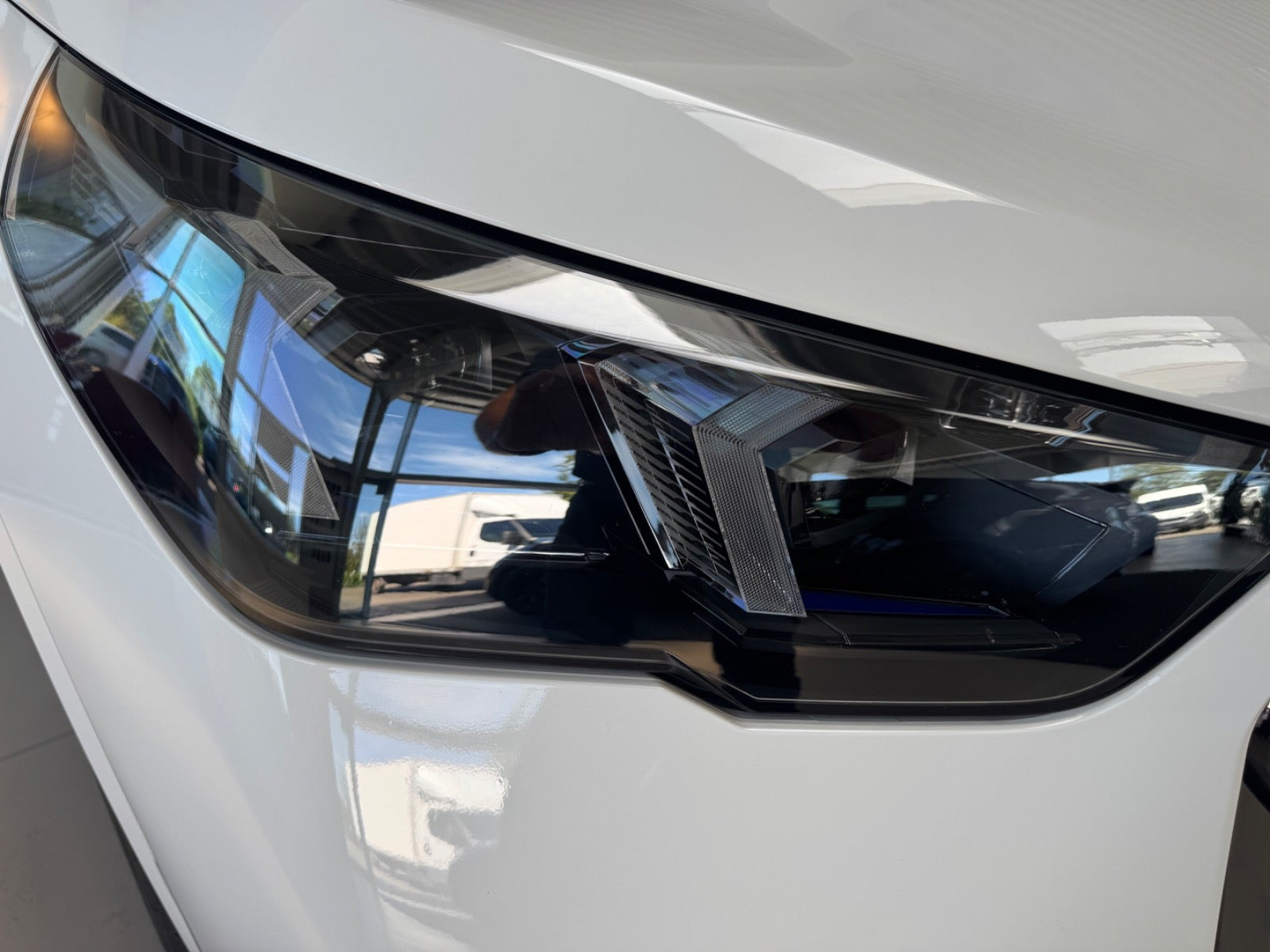 Hvid BMW iX2 fra 2025